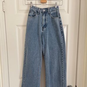 High Waist Wide Legged Jeans